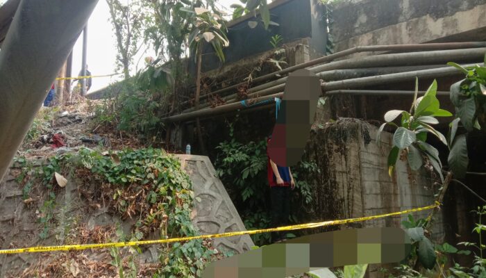 Warga Pajagan di gegerkan dengan penemuan mayat gantung diri, dibawah jembatan perbatasan Jayanti