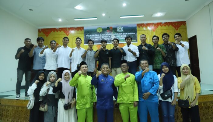 Lepas 46 Mahasiswa Beasiswa Sawit, Ini Pesan Sekda