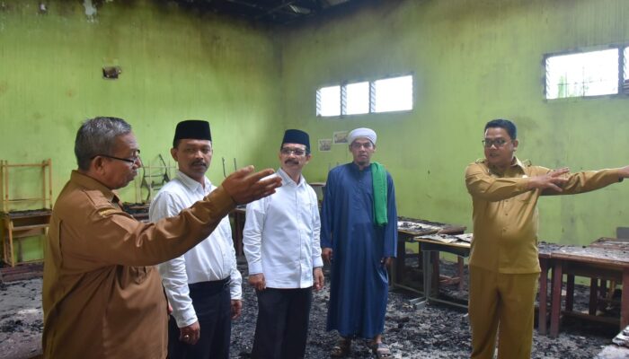 Tinjau Gedung Sekolah Terbakar, Pj Bupati Meurah Apresiasi Semangat Belajar Siswa