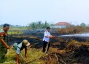 Dengan Sigap Camat Kemiri Langsung Kelokasi Kebakaran Lahan Ilalang Di Desa Klebet