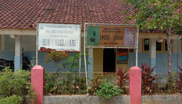 Membahayakan,Ruang Kelas SD Di Cibeber Ditutup