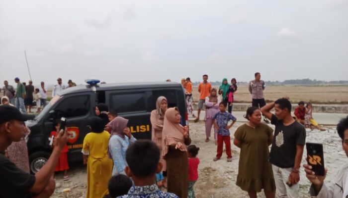 Sungai Jadi Hitam dan Bau, Emak-Emak Desa Kandawati Turun Tangan