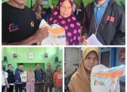 Kadinsos  Bersama Kades Ikut Bantu Menyalurkan Bantuan Beras 10Kg Untuk Warga Desa Sukahurip