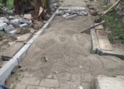 Proyek Paving Blok Kp Bayur Desa kresek Di Duga Asal Jadi