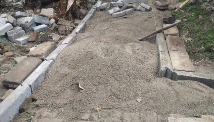 Proyek Paving Blok Kp Bayur Desa kresek Di Duga Asal Jadi