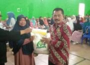 Pemdes Desa Tanjungsari Kecamatan Sukaresik Salurkan Beras Ke 1007 KPM