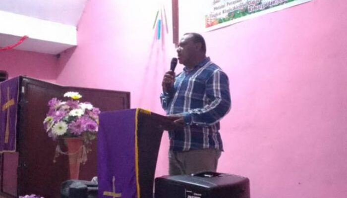 Natal PKB Klasis Aitinyo, Kornelius Kambu; Bapak Adalah Imam Dan Pelindung