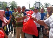 Pj Bupati Aceh Tamiang, Drs. Asra, Pantau Kondisi Banjir & Serahkan 300 Pekat Bantuan Sembako