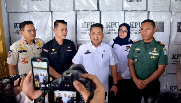 Jelang Pemilu 2024, Pj Bupati Drs. Asra, Tinjau Gudang Logistik Memastikan Kesiapan & Kelengkapan