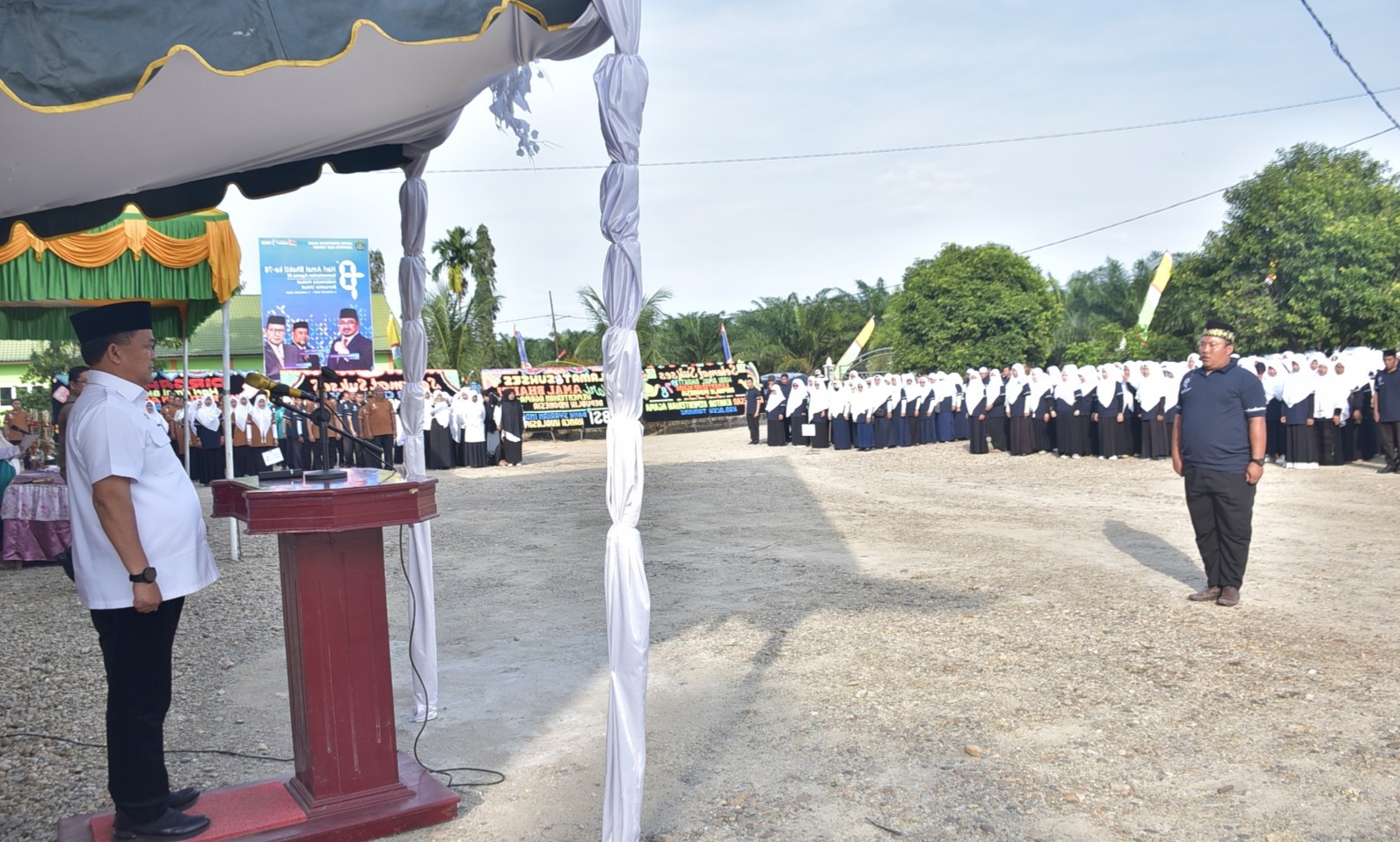 Poto : Pj Bupati Aceh Tamiang Drs. Asra, Pimpin Apel Peringatan HAB Ke-78, di Halaman Kantor Kemenag setempat, Rabu (3/1/2024). Dok : Humas/SWARA45.COM/Afrizal)