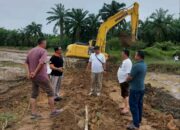Pj Bupati Asra Tepati Janji Perbaiki Tanggul Jebol di Gelung  “Apa yang kita Janjikan Harus kita Laksanakan”