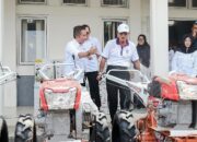 Penyerahan Alsintan Pada 40 Kelompok Tani Dorong  Petani Lebih Maju