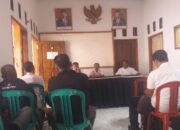 Pentingnya Kesadaran  Masyarakat Dalam Membuang Sampah Tidak Sembarangan Dalam Rapat di Desa Sindang Mukti
