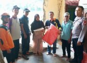 Dua Korban Bencana Tanah Longsor di Nenggela Cihaurbeuti Terima Bansos