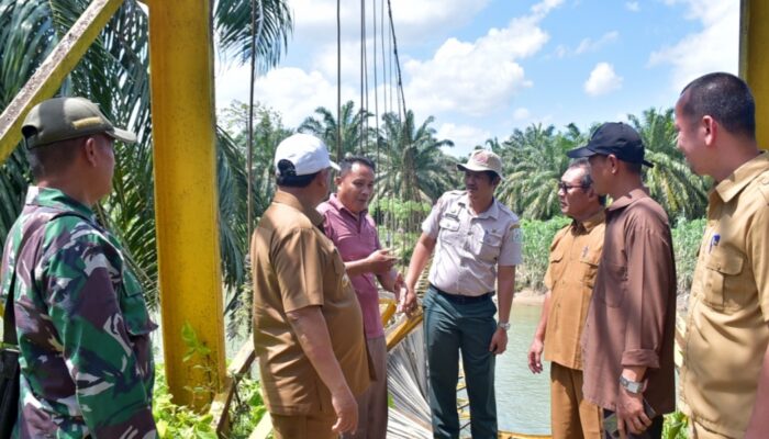 Respon Cepat, Pj Bupati Asra Minta Dinas Teknis Segera Perbaiki Jembatan Rusak