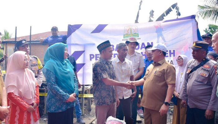 Pj Bupati Asra Kunjungi Keluarga Korban Kebakaran di Seruway