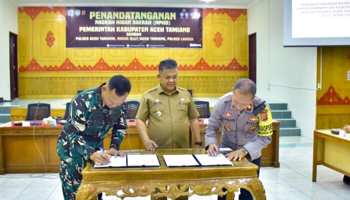 Pj Bupati Asra Teken NPHD Pemilukada 2024