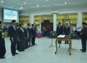 Pj Bupati Asra Lantik Komisioner KIP Aceh Tamiang