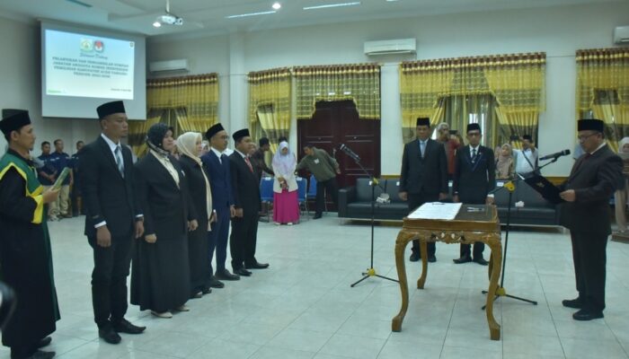 Pj Bupati Asra Lantik Komisioner KIP Aceh Tamiang