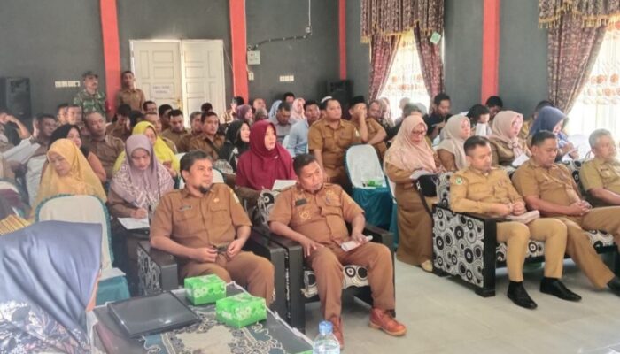 Plt Sekda  Tri Kurnia Berharap Semua Pihak Terutama Datok Penghulu di Kampung-kampung Dapat Mensosialisasikan kepada Masyarakat Penanganan Stunting