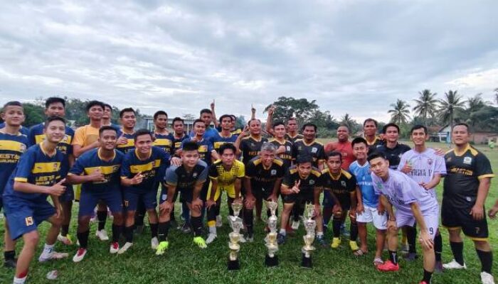 Kepala Desa Kartadewa Yan Amran Adakan Fun Game Trofeo Sepak Bola