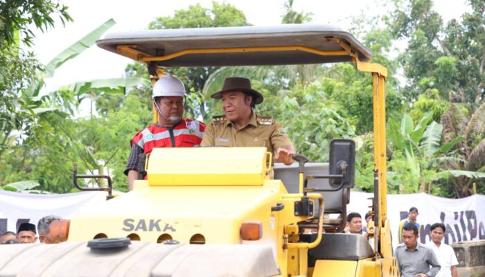 Pj Gubernur Groundbreaking Dua Proyek Jalan di Banten Selatan