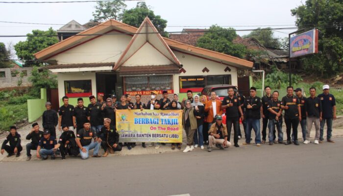 Perkuat Silaturahmi, Ormas JBB Bagikan Ratusan Paket Takjil Dan Buka Bersama