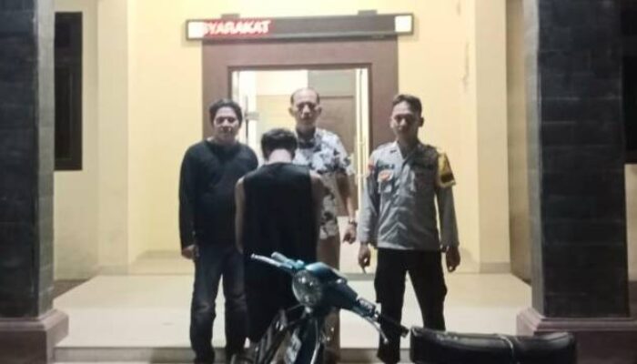 Polsek Talang Padang Dibantu Warga Tangkap Buronan Pembawa Kabur Motor Vespa Milik Warga Jakarta
