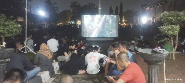 Photo : Nobar Bareng Di Kecamatan Tigaraksa di Hadiri Camat dan Jajaran, (29/04)