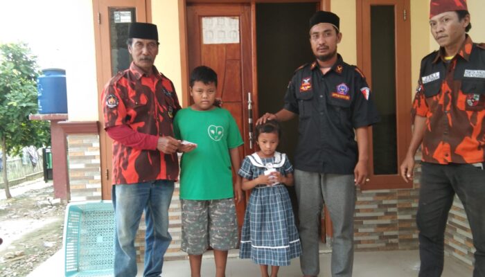 Ormas BPPKB DPRT Bakung Kronjo bersama Pemuda Pancasila Ranting bakung Gelar acara Santunan anak yatim dan Bagi takjil