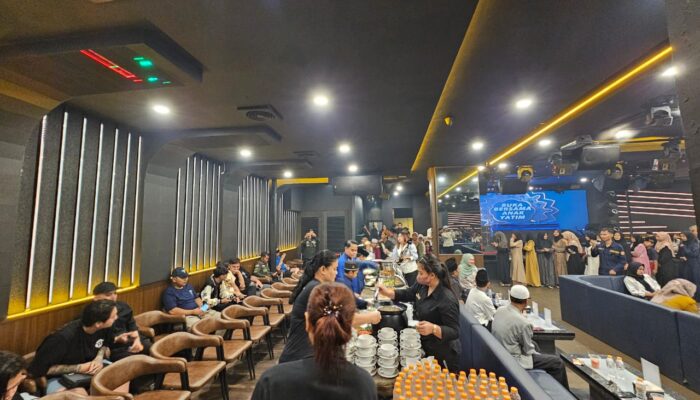 Bulan Penuh Berkah Management Pendekar Bar & Resto Santuni Anak Yatim