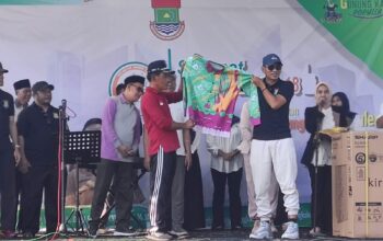 HUT Ke 18  kecamatan Gunung Kaler, Camat Kurnia Adakan Pelayanan Masyarakat Dan  Gebyar Sembako Murah