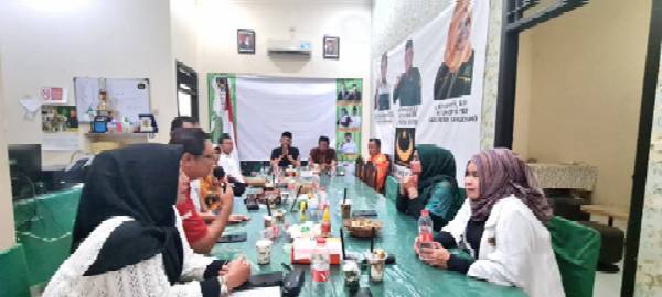 Photo : Halal Bi Halal ketua DPC dan pengurus dari beragam partai seperti PSI, Garuda, Buruh, Umat, Perindo, dan PKN Di Kantor PBB Di Citra Raya, (05/05/2024)