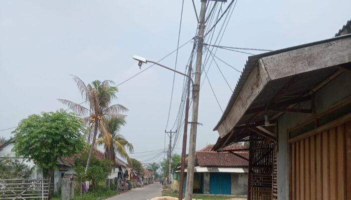 Sepanjang jalan Gelap, Warga Mekar Baru Keluhkan Penerangan Jalan Umum (  PJU )