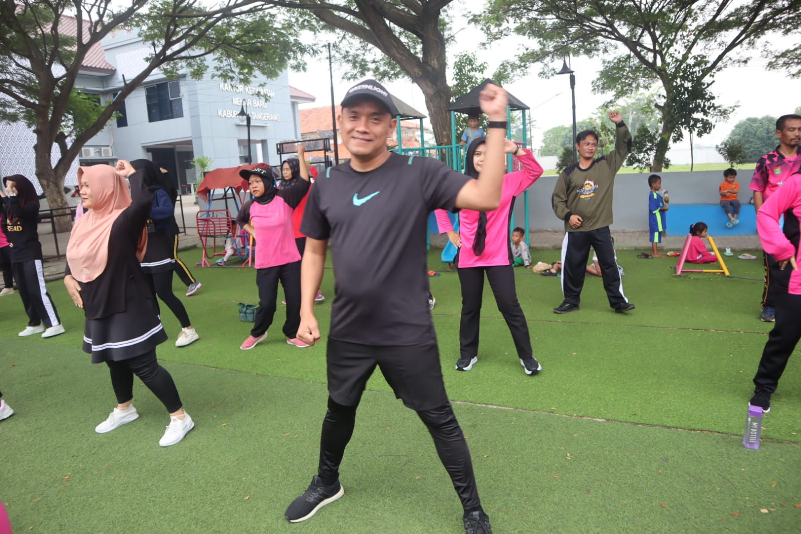 Foto: senam pagi kecamatan Mekar Baru 