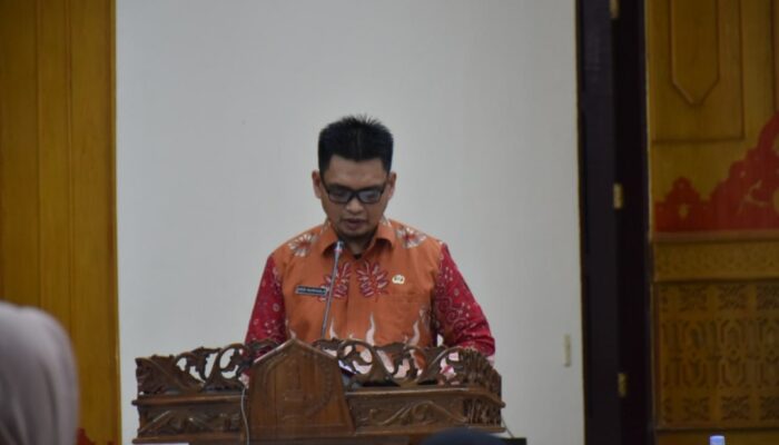 Buka Sosialisasi Nishab Zakat, Pj Bupati Asra Minta Komisioner Baitul Mal Optimal Gali Potensi Zakat Daerah