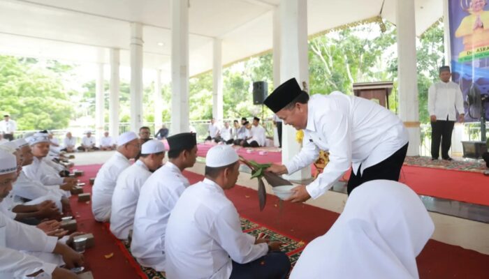 Peusijuk Jam’ah Calon Haji, Bupati Pesan Kontrol Diri & Fokus Ibadah