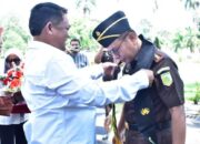 Pj Bupati Asra Sambut Kejari baru Aceh Tamianig dengan Pantun & Tepung Tawar
