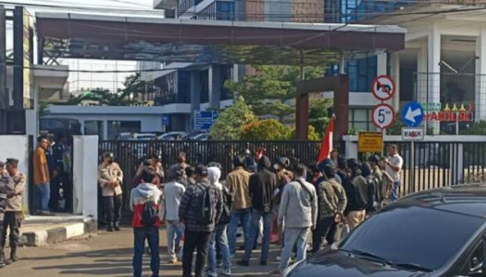 Protes, Pemuda Koalisi Sentrum Keadilan (KONSEN) : RSUD Kota Bekasi Dituding Bobrok
