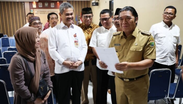Pastikan Berjalan Dengan Baik, Pj Gubernur Banten Tinjau Pelaksanaan  PPDB 2024 Di Kota Serang