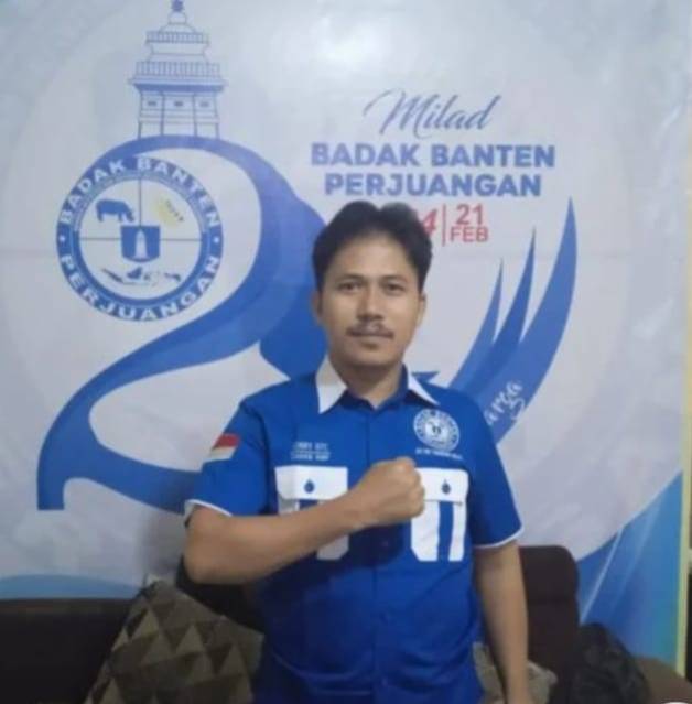Photo : Ketua DPAC Cikulur Barisan Aktivis Dan Advokasi Keluarga Banten (Badak Banten Perjuangan) Iik Apandi