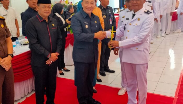 Dr. Ir. Mulyadi Irsan,.M. T. Kukuhkan Kakon se – Tanggamus Pada Masa Jabatan (8) Tahun