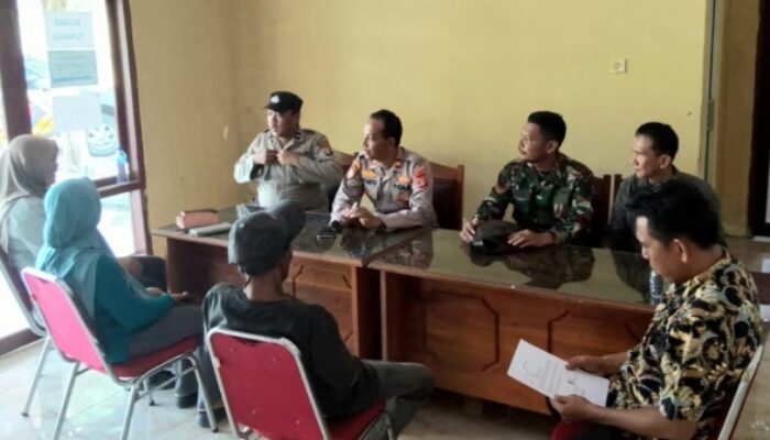 Polsek Semaka Fasilitasi Rembuk Pekon Pelaku Diduga Pungut Liar Buah Pala di Perkebunan Warga