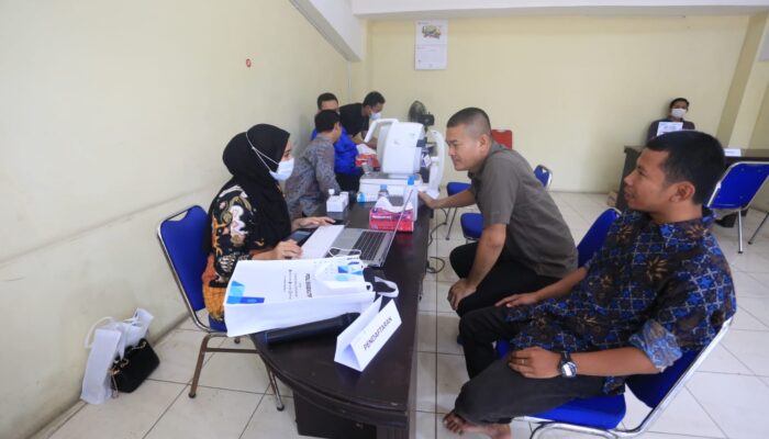 Gandeng RS Mata Achmad Wardi, Puluhan Jurnalis Pokja Banten Jalani Pemeriksaan Mata