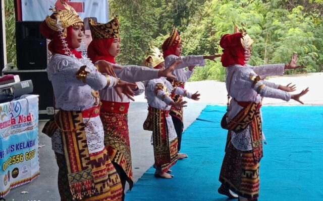 Budaya Tari Sembah dan Bedana Tampil di Cafe Manceuri
