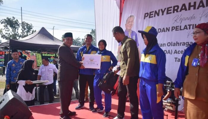 Pemkab Aceh Tamiang Serahkan Bonus untuk Atlet Peraih Medali di Popda Aceh ke -17