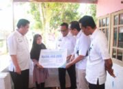 Pj Bupati Lebak Serahkan Santunan Kepada Keluarga Almarhum Yadi Supriadi