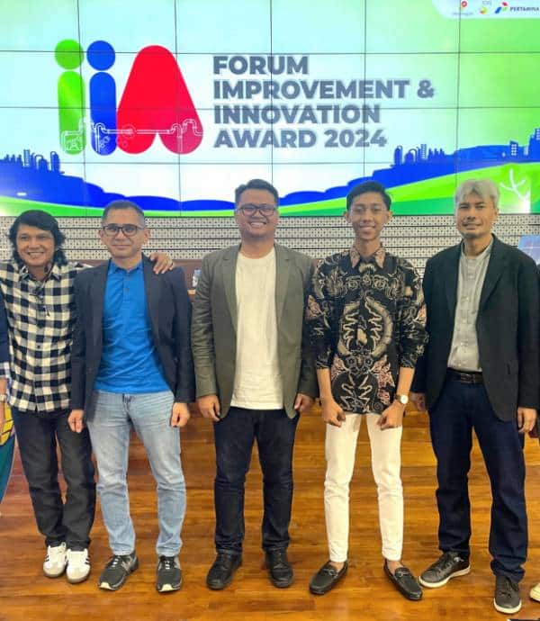 Sumber : liputan reporter ( Direktur Utama Pertamina Subholding Upstream Regional Jawa Wisnu Hindadari, General Manager PHE ONWJ, Muzwir Wiratama, VP Exploration Regional Jawa, Indra Yuliandri, Aditya Muhamad Bintang, Asisten Manager Cilegon GMS, Fauzie Danendra, serta Koordinator Riset Ekologi BRIN, Agusta Samodra Putra) saat menghadiri forum Improvement dan Innovation Award 2024 di Surabaya pada 7/10/2024 .