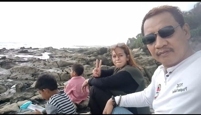 Pimpinan Redaksi Jawara Banten Liburan Bersama Keluarga , Keindahan Pantai Menjadi Pilihan Terbaik