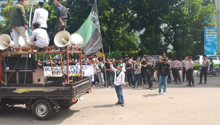 HMI dan Aliansi Masyarakat Banten Bersatu Datangi Mabes Polri
